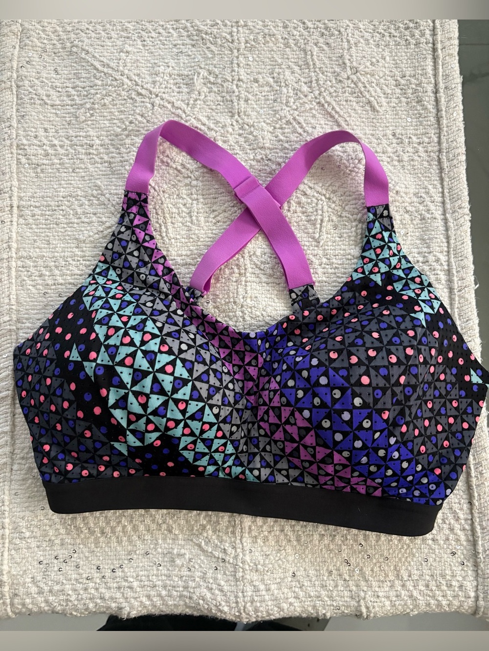 Victorias Secret 34DD Sports Bra Geometric Print VSX Sport Pullover Wireless